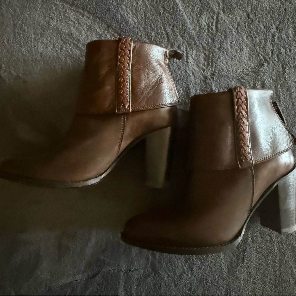 Brown Leather Women’s Ariat two24 Boots “Suances”